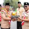 Bupati Inhu Ade Agus Hartanto Terima Lencana Dharma Bakti Kamabicab dari Kwarnas Gerakan Pramuka