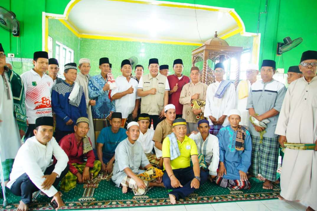 Perdana ke Tanjung Agung Timur, Bupati Muba Toha Tohet Serap Aspirasi Warga Usai Salat Jumat