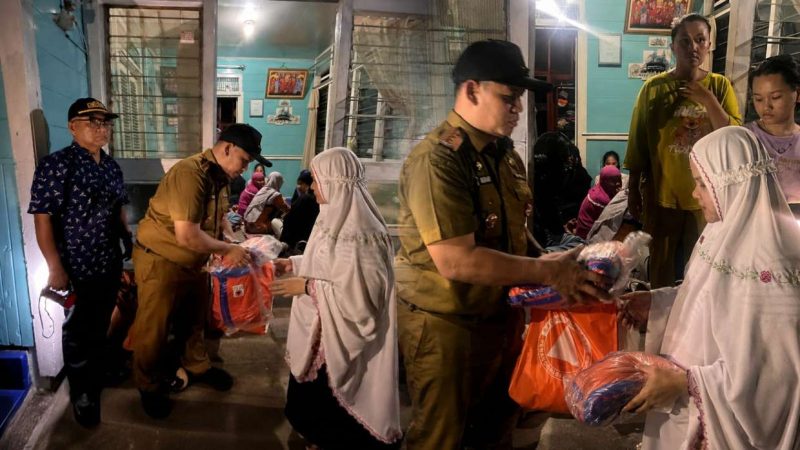 Camat Lubeg Ikrar Prakarsa Tinjau Lokasi Kebakaran di Tanah Sirah Piai Nan XX, Serahkan Bantuan untuk Korban