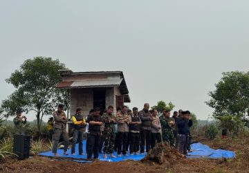 Kepung Karhutla di Inhu, Kapolda Riau dan Pangdam Gelar Sholat Istisqo Langsung di Lokasi Kebakaran