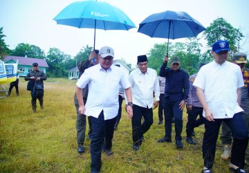 Hujan Iringi Maulid Nabi di Ulak Embacang, Gubernur Herman Deru dan Bupati Toha Tohet Disambut Antusias Warga