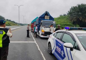 Sopir Truk Dikeroyok di Tol Pekanbaru-Dumai, Polisi Kejar Pelaku Lewat Komunikasi Radio