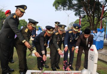 Peringati HUT Ke-81 TNI, Jajaran Jenderal di Riau Beri Penghormatan Khusus untuk Para Pahlawan