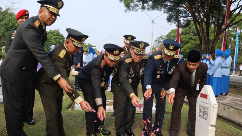 Peringati HUT Ke-81 TNI, Jajaran Jenderal di Riau Beri Penghormatan Khusus untuk Para Pahlawan