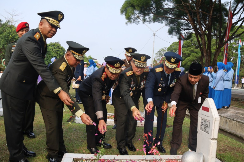 Peringati HUT Ke-81 TNI, Jajaran Jenderal di Riau Beri Penghormatan Khusus untuk Para Pahlawan