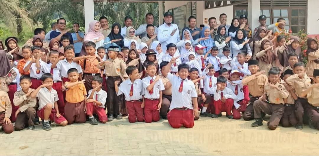 Antusiasme Siswa SD Peladangan Sambut Bupati Ade dan Wabup Hendrizal di Batang Peranap, Aspirasi MBG hingga Revitalisasi Kelas Mengemuka