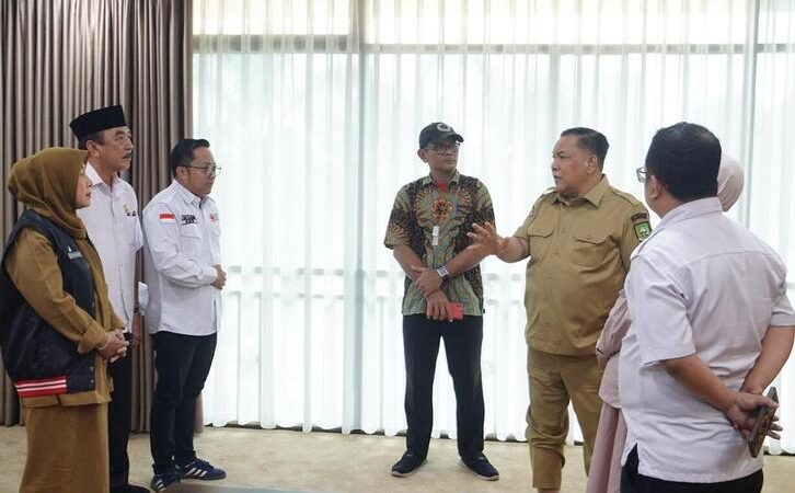 Plt Gubernur Riau Minta PMI Kembangkan Bank Darah Demi Percepat Layanan Darurat