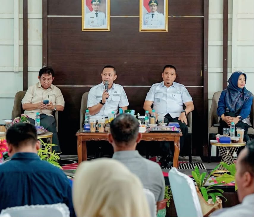 Pimpin Rapat Camat di Senapelan, Wako Agung Nugroho: Jangan Sampai Warga Mengeluh, Camat Malah Tidak Tahu!