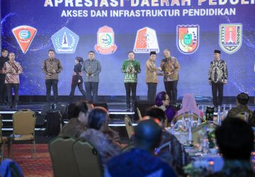 Komitmen Pendidikan Adil, Wali Kota Pekanbaru Raih Penghargaan Daerah Peduli Akses & Infrastruktur 2026