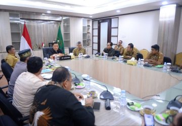 Ditemui Tokoh Adat, Plt Gubernur Riau SF Hariyanto Janji Gesit Selesaikan Jembatan Rumbio-Pulau Payung