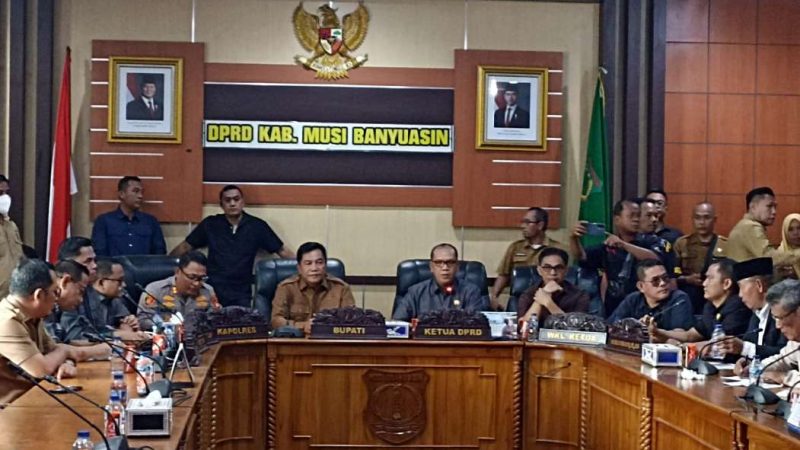 Bupati, Ketua DPRD, dan Kapolres Muba Temui Pedemo, Bahas Legalitas Penyulingan Minyak Tradisional