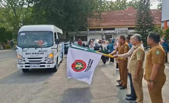 Wabup Hendrizal Lepas Kontingen PGRI Inhu Menuju Porsenijar Riau 2026 di Siak: Bukan Sekadar Lomba, Ini Ajang Solidaritas Guru