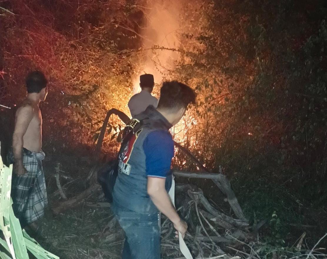 Cegah Meluas ke Permukiman, Damkar Muba Gerak Cepat Padamkan Karhutla di Petaling