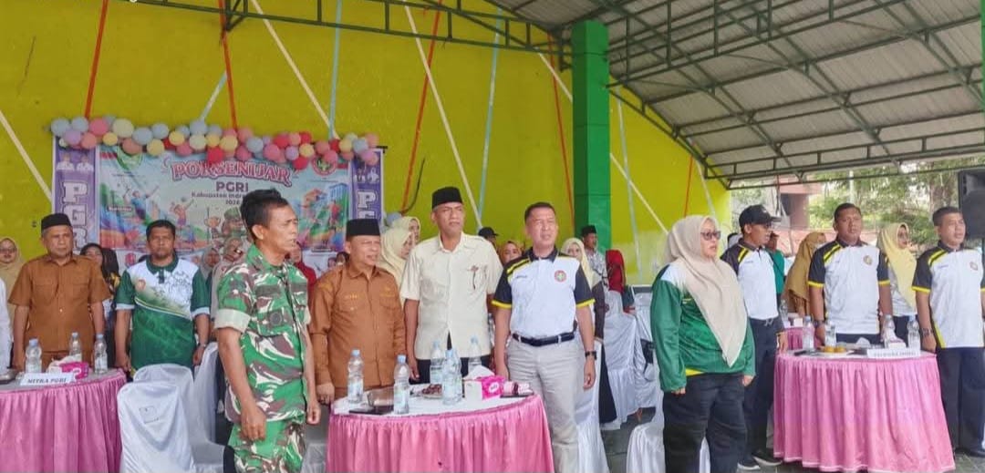 Plt Kadisdikbud Inhu Joni Maryanto Resmi Buka Porsenijar PGRI 2026 di RTH Rengat