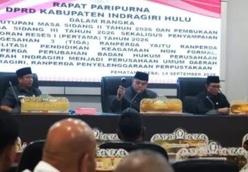 Setelah Gagal Kuorum, Ketua DPRD Inhu Sabtu P. Sinurat Memimpin Rapat Paripurna Sahkan 3 Ranperda