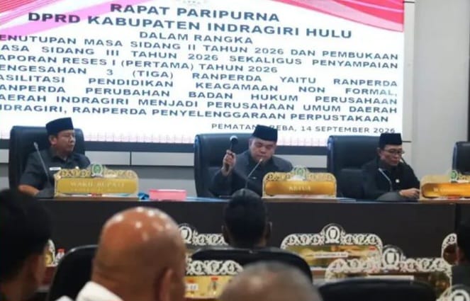 Setelah Gagal Kuorum, Ketua DPRD Inhu Sabtu P. Sinurat Memimpin Rapat Paripurna Sahkan 3 Ranperda