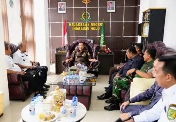 Bupati Ade Agus Hartanto Sambut Kajati Riau I Dewa Gede Wirajana di Inhu, Disambut Tanjak dan Silat Tradisional
