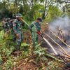 Kodam XIX/Tuanku Tambusai Bergerak di Kuala Cenaku, Pemadaman Karhutla Terus Berlanjut