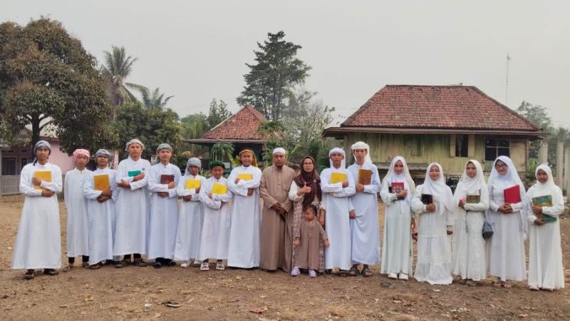 Wisuda dan Khatam Al-Qur’an TPA Al-Ikhlas Desa Karang Raja Muara Enim