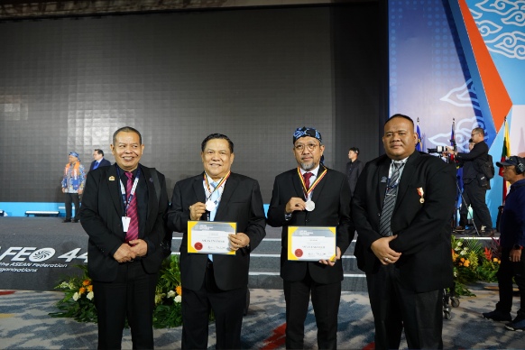 Raih Gelar ASEAN Engineer di CAFEO ke-44, Plt Gubernur Riau SF Hariyanto Catat Rekor Nasional