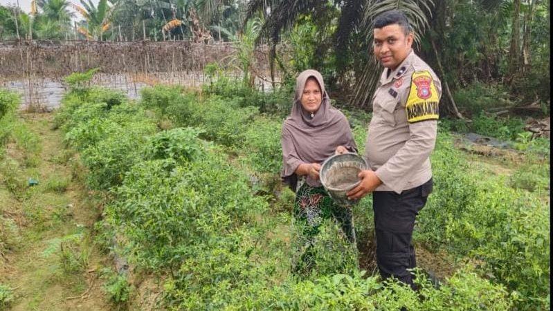Polsek Rengat Barat Bersama Bhabin kabtibmas Monitoring 5 Desa Dukung Program Astacita Presiden