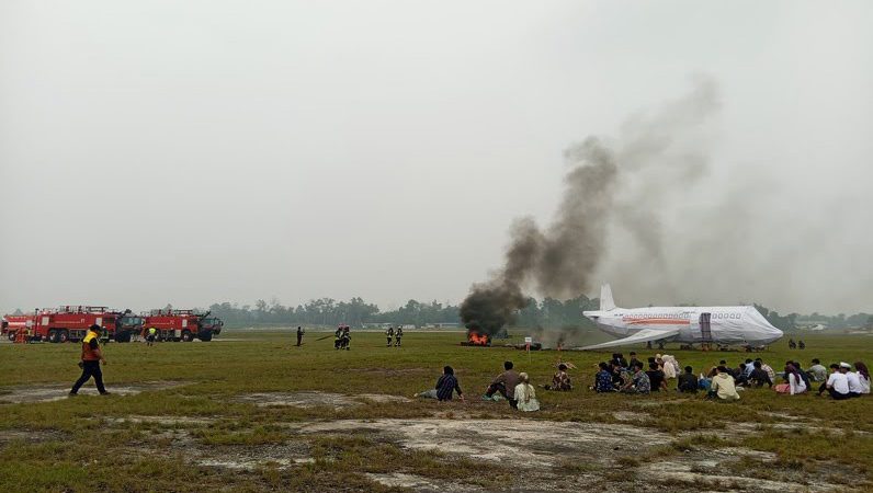 Simulasi Pesawat Terbakar hingga Penyanderaan Uji Kesiapan Darurat Bandara SSK II Pekanbaru