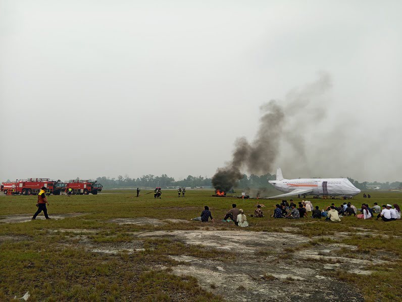 Simulasi Pesawat Terbakar hingga Penyanderaan Uji Kesiapan Darurat Bandara SSK II Pekanbaru