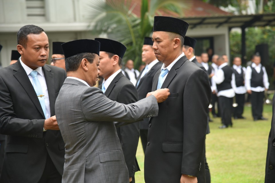 Komitmen Layanan Unggul, Insan PT Bukit Asam Raih Satyalancana Wira Karya dari Presiden RI