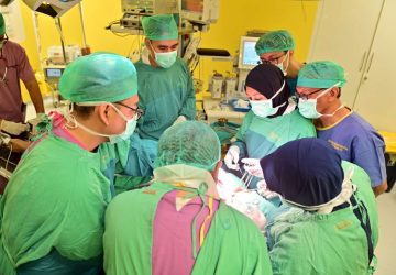 Peringati MBKN ke-4, PERHATI-KL Gelar Operasi THT Hingga Kanker Gratis untuk 17 Pasien di RSUD Arifin Achmad