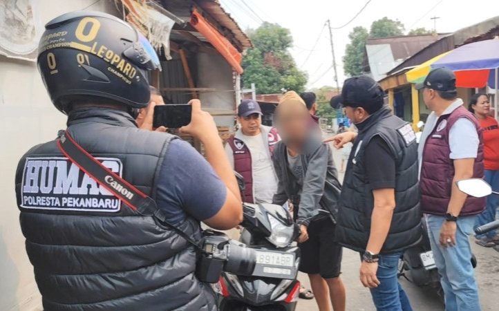 Razia di Pangeran Hidayat Pekanbaru, Polisi Tangkap Empat Pria dan Sita 18 Paket Sabu