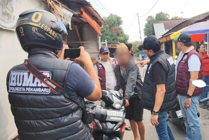Razia di Pangeran Hidayat Pekanbaru, Polisi Tangkap Empat Pria dan Sita 18 Paket Sabu