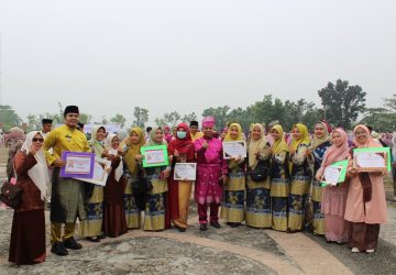 Peringati Hari Jadi Ke-27 Pelalawan, Bupati Zukri Serahkan Penghargaan Inovasi Daerah 2026