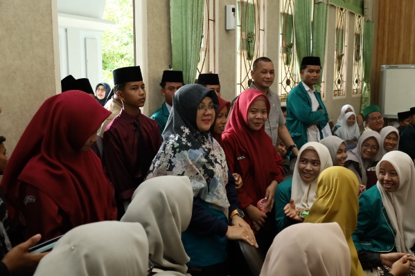 Hadiri Gebyar Sholawat di Koto Gasib, Bupati Siak Afni Zulkifli Motivasi Santri Gapai Cita-Cita