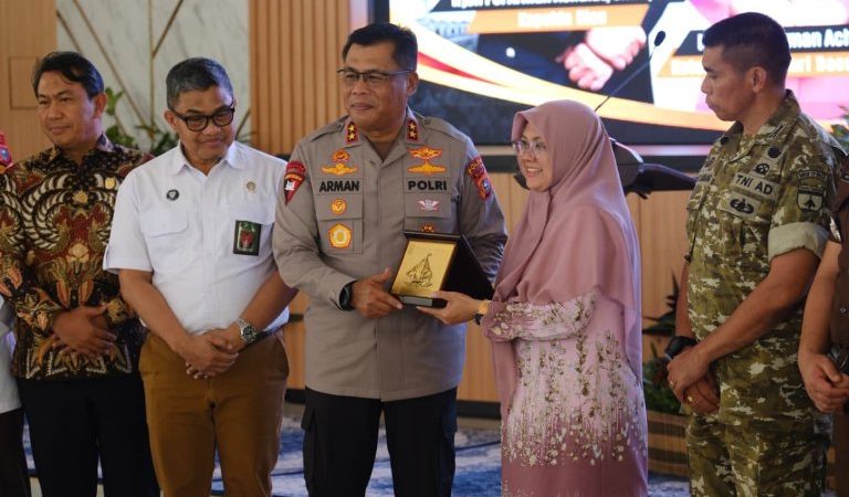 Kunker Perdana ke Siak, Kapolda Riau Puji Keberanian Bupati Afni Perjuangkan Hak Daerah