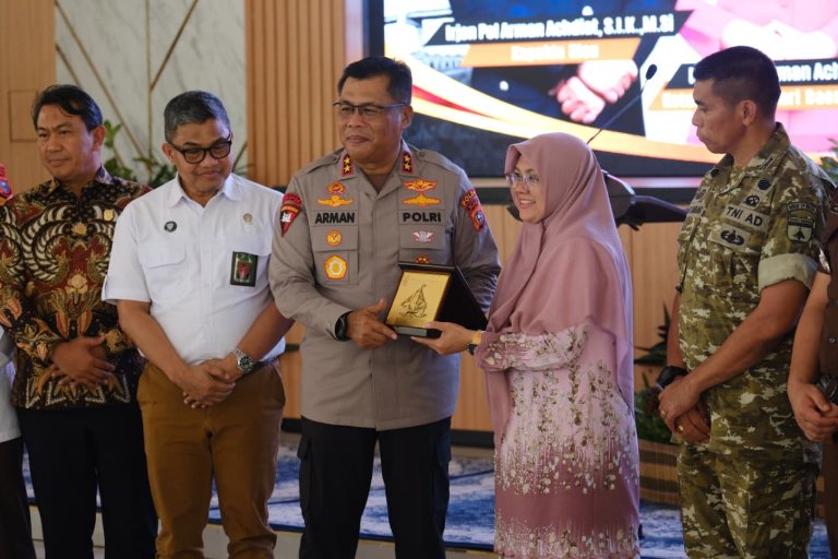 Kunker Perdana ke Siak, Kapolda Riau Puji Keberanian Bupati Afni Perjuangkan Hak Daerah
