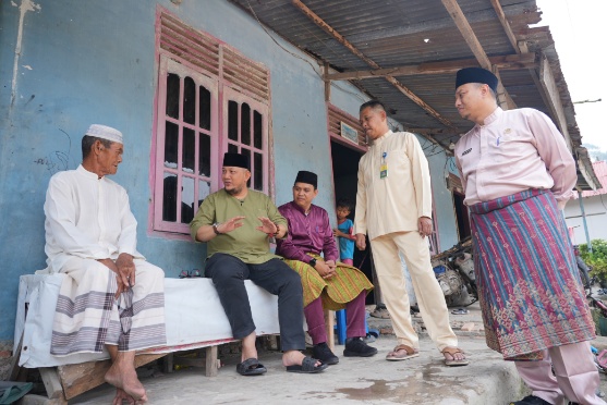 HUT ke-27 Kabupaten Siak, Diskominfo Salurkan Sembako Jumat Bersedekah di Lubuk Dalam