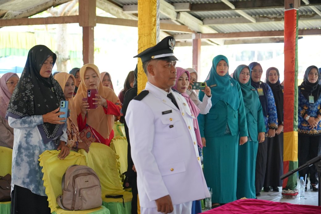 Lantik Penghulu Keranji Guguh, Bupati Siak Afni Minta Benahi Balai Kampung yang Rusak