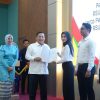 Plt Gubernur SF Hariyanto Serahkan SK 92 Pegawai BLUD RSUD Arifin Achmad